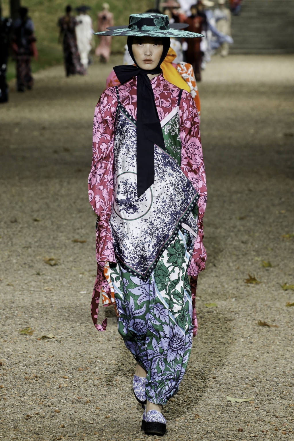 Fashion Week London Spring/Summer 2020 look 25 from the Erdem collection 女装