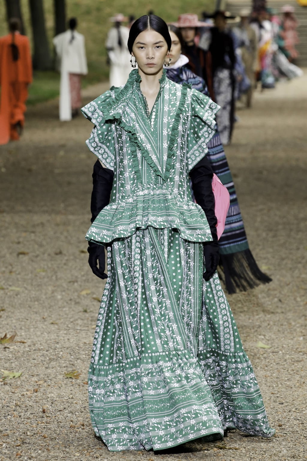 Fashion Week London Spring/Summer 2020 look 29 from the Erdem collection womenswear