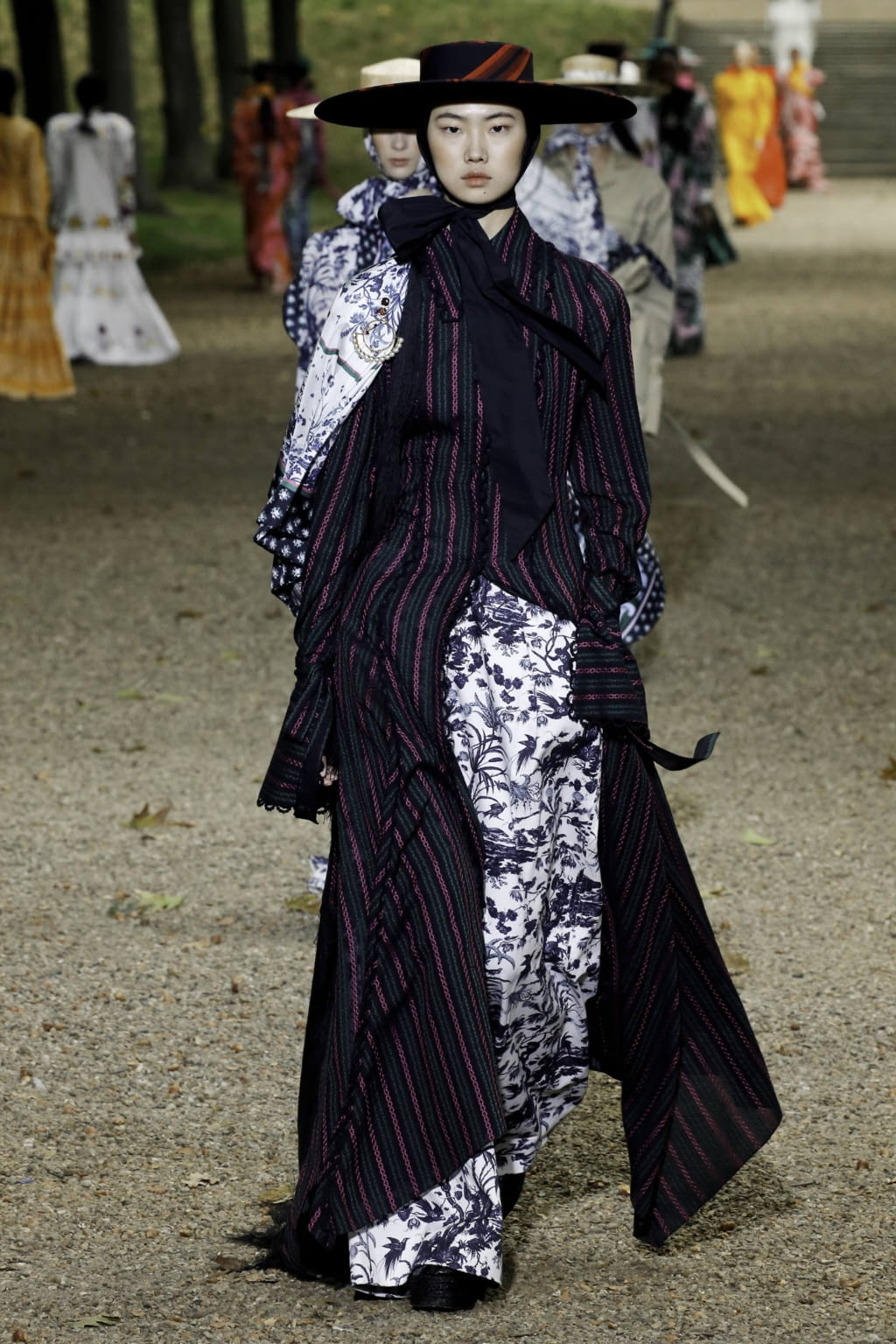 Fashion Week London Spring/Summer 2020 look 33 from the Erdem collection 女装