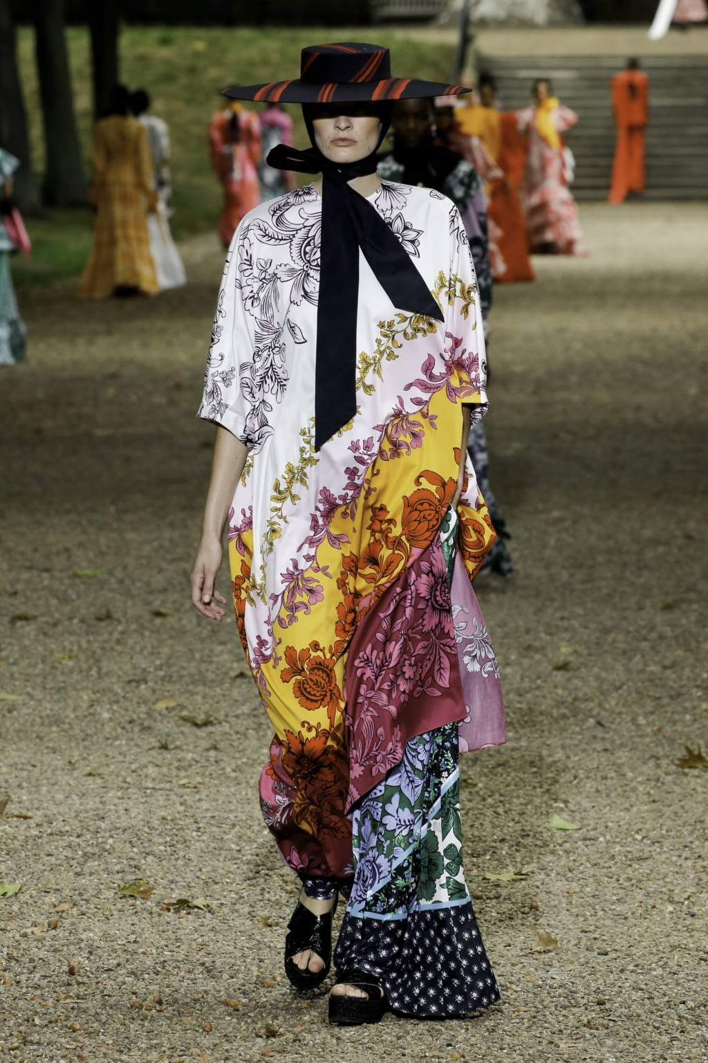 Fashion Week London Spring/Summer 2020 look 36 from the Erdem collection womenswear