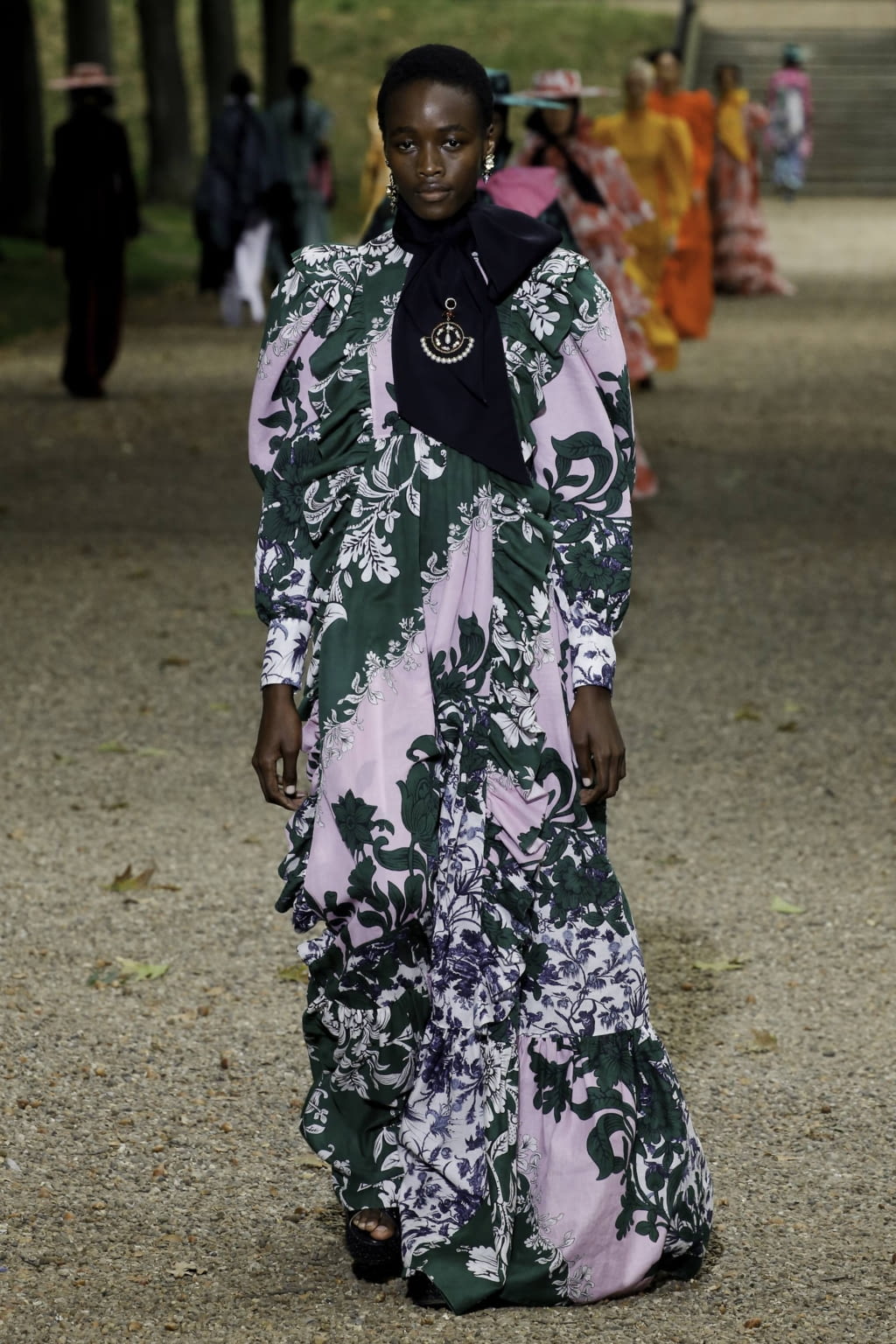 Fashion Week London Spring/Summer 2020 look 37 from the Erdem collection 女装
