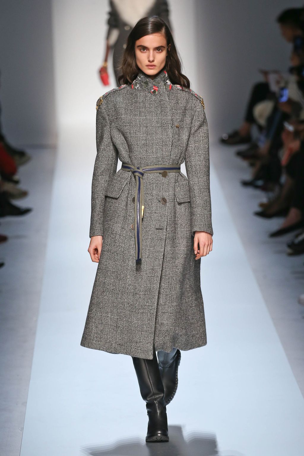 Fashion Week Milan Fall/Winter 2017 look 2 de la collection Ermanno Scervino womenswear