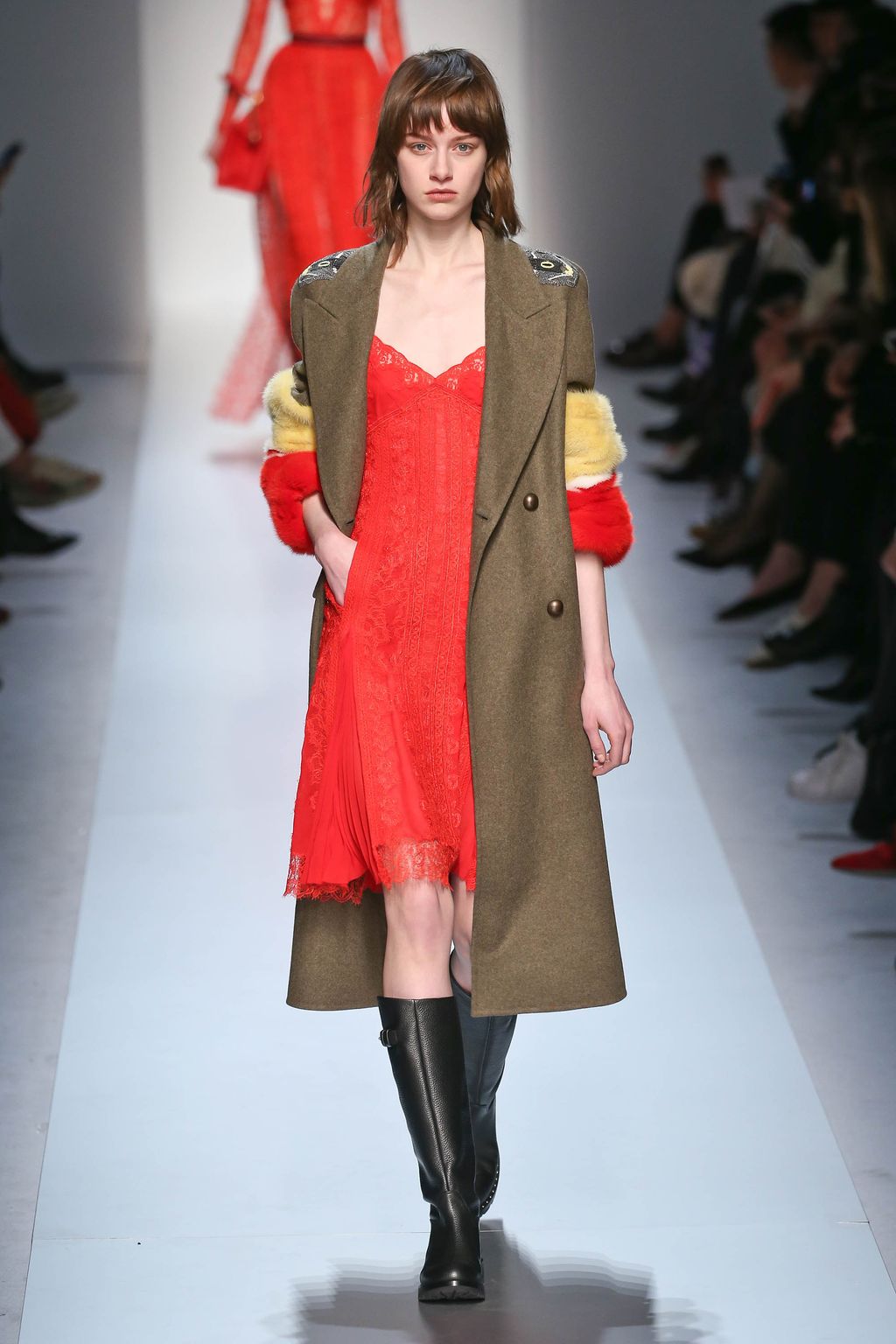 Fashion Week Milan Fall/Winter 2017 look 5 de la collection Ermanno Scervino womenswear