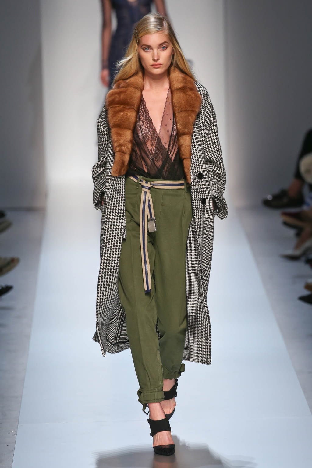 Fashion Week Milan Fall/Winter 2017 look 7 from the Ermanno Scervino collection womenswear