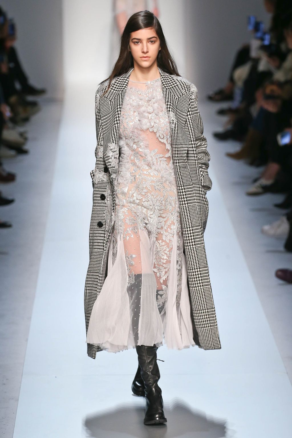 Fashion Week Milan Fall/Winter 2017 look 27 from the Ermanno Scervino collection womenswear