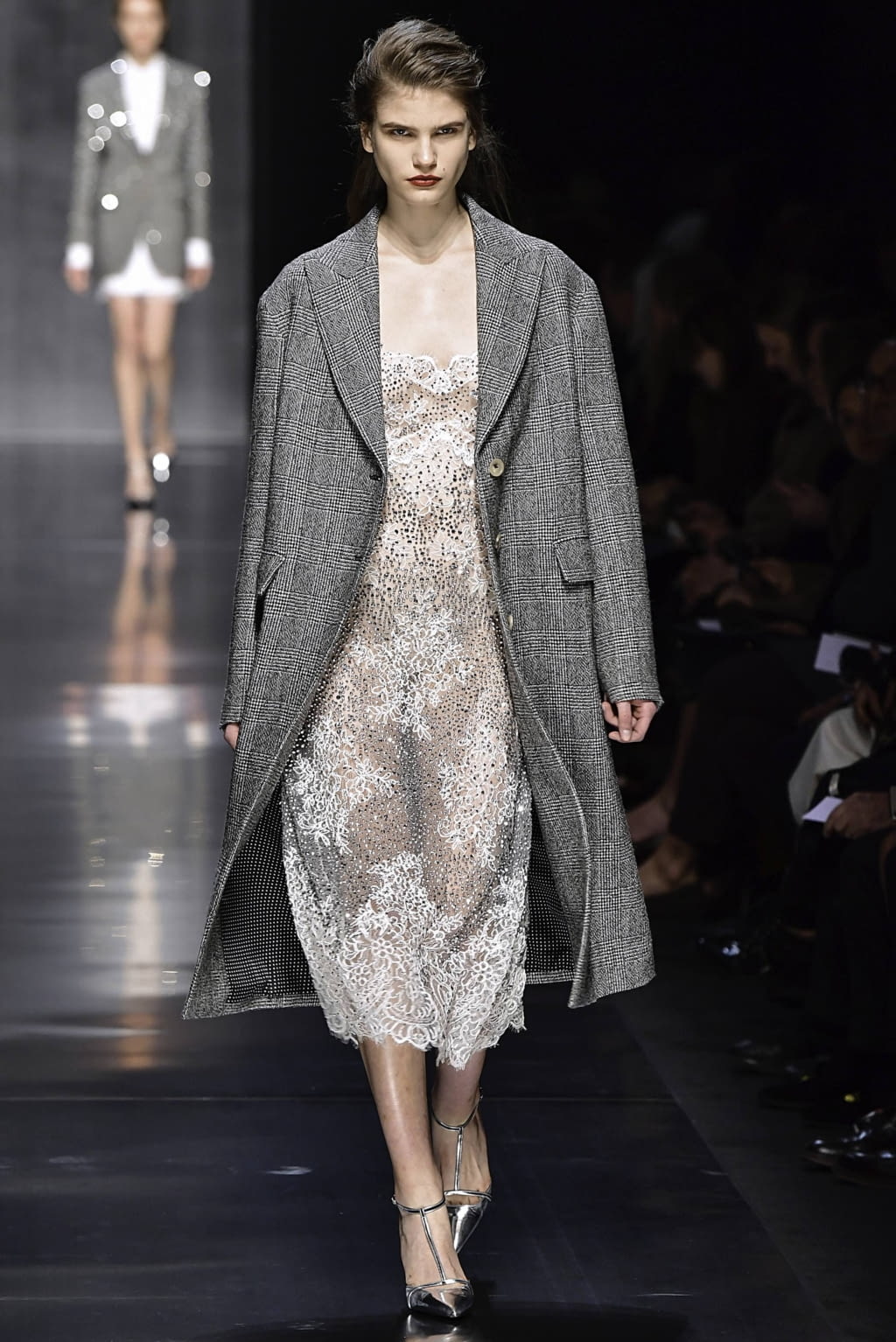 Fashion Week Milan Fall/Winter 2019 look 1 de la collection Ermanno Scervino womenswear