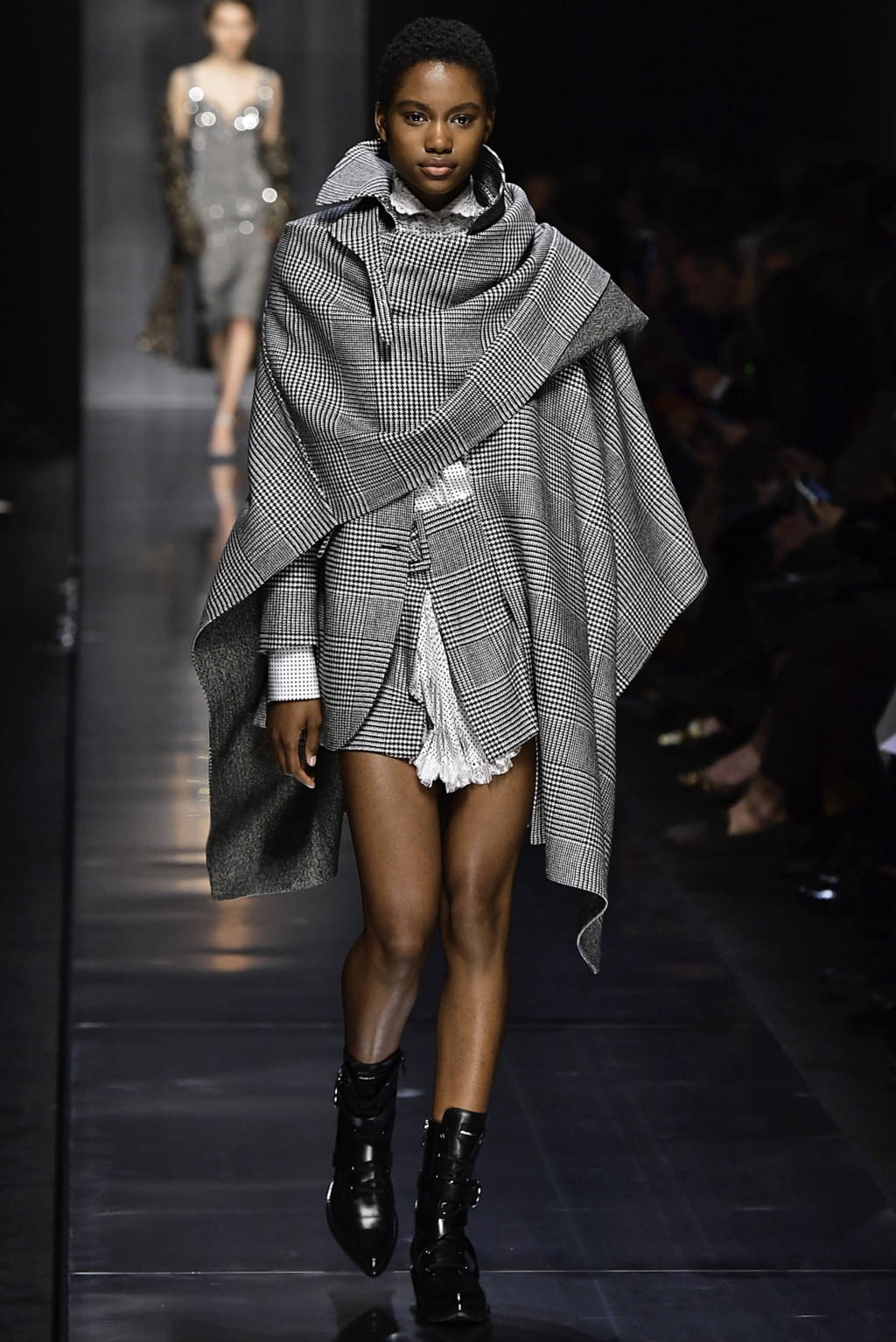 Fashion Week Milan Fall/Winter 2019 look 5 from the Ermanno Scervino collection 女装