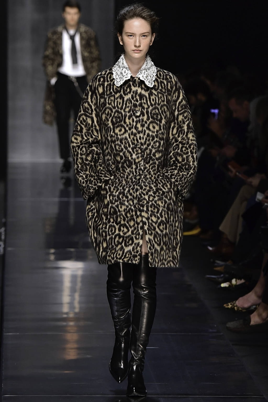 Fashion Week Milan Fall/Winter 2019 look 10 from the Ermanno Scervino collection 女装