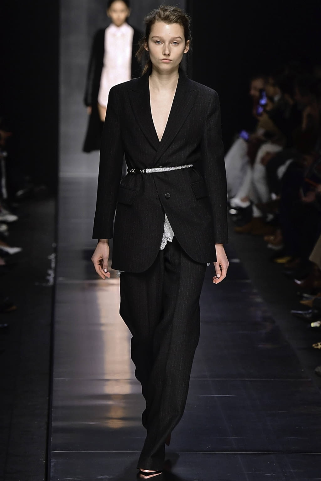 Fashion Week Milan Fall/Winter 2019 look 12 from the Ermanno Scervino collection 女装