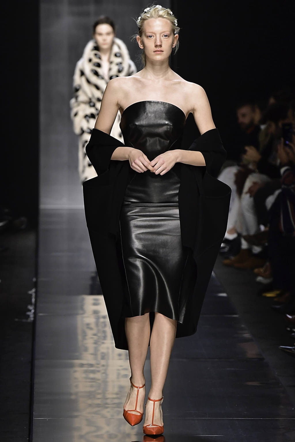 Fashion Week Milan Fall/Winter 2019 look 16 from the Ermanno Scervino collection 女装