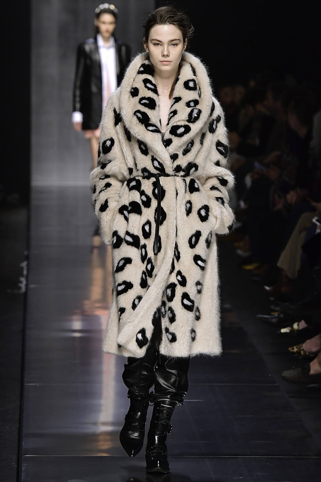Fashion Week Milan Fall/Winter 2019 look 17 from the Ermanno Scervino collection womenswear