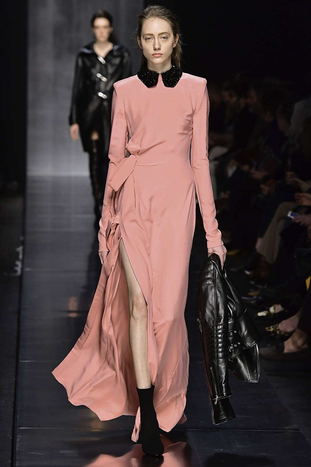 Fashion Week Milan Fall/Winter 2019 look 32 from the Ermanno Scervino collection 女装