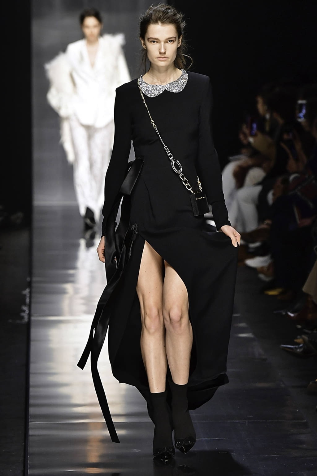 Fashion Week Milan Fall/Winter 2019 look 40 from the Ermanno Scervino collection 女装