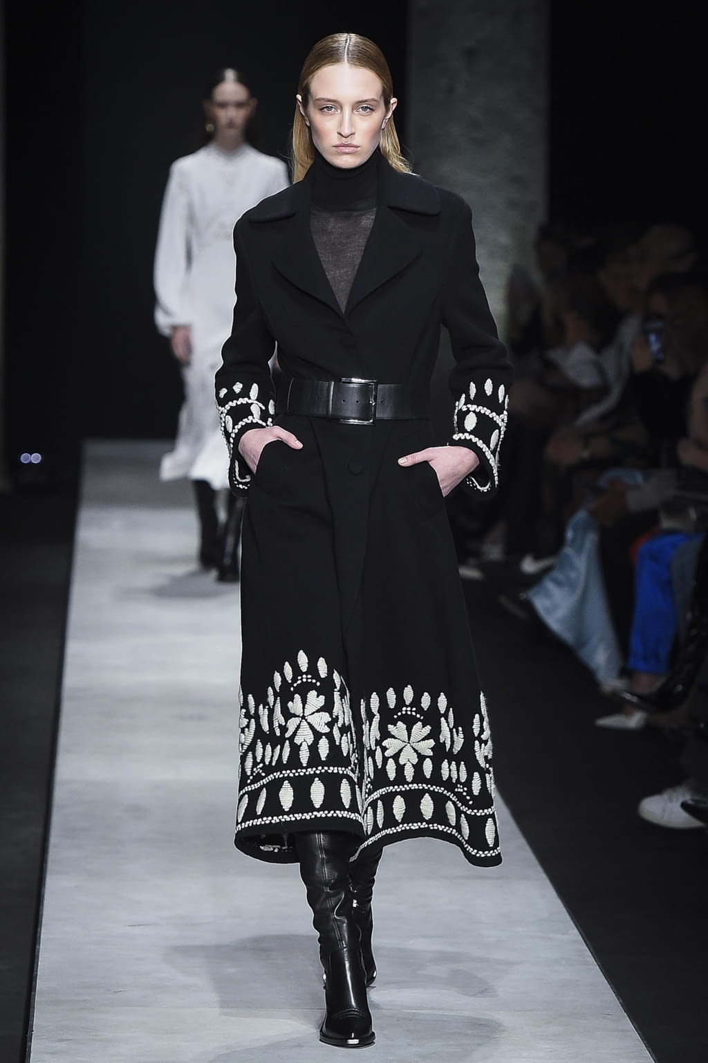 Fashion Week Milan Fall/Winter 2020 look 1 de la collection Ermanno Scervino womenswear