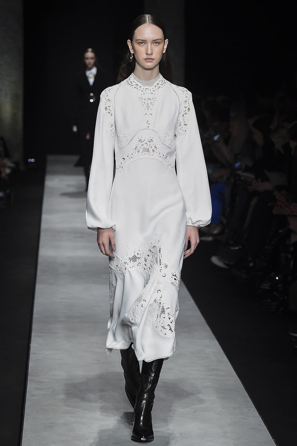 Fashion Week Milan Fall/Winter 2020 look 2 de la collection Ermanno Scervino womenswear