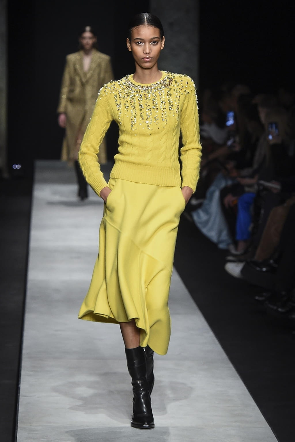 Fashion Week Milan Fall/Winter 2020 look 22 from the Ermanno Scervino collection 女装