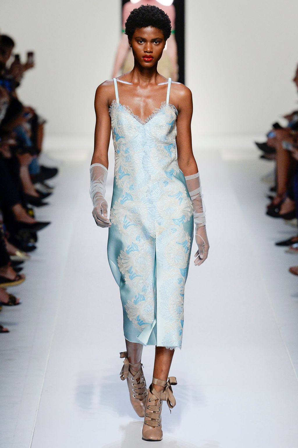 Fashion Week Milan Spring/Summer 2018 look 15 de la collection Ermanno Scervino womenswear