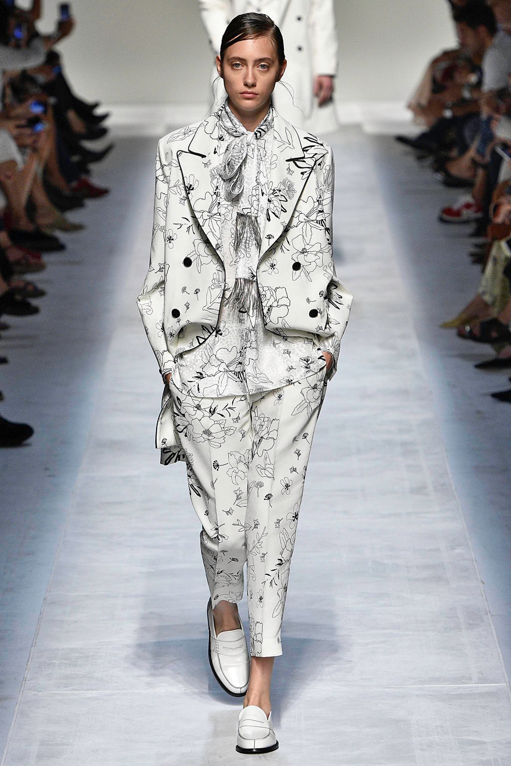 Fashion Week Milan Spring/Summer 2019 look 4 from the Ermanno Scervino collection womenswear