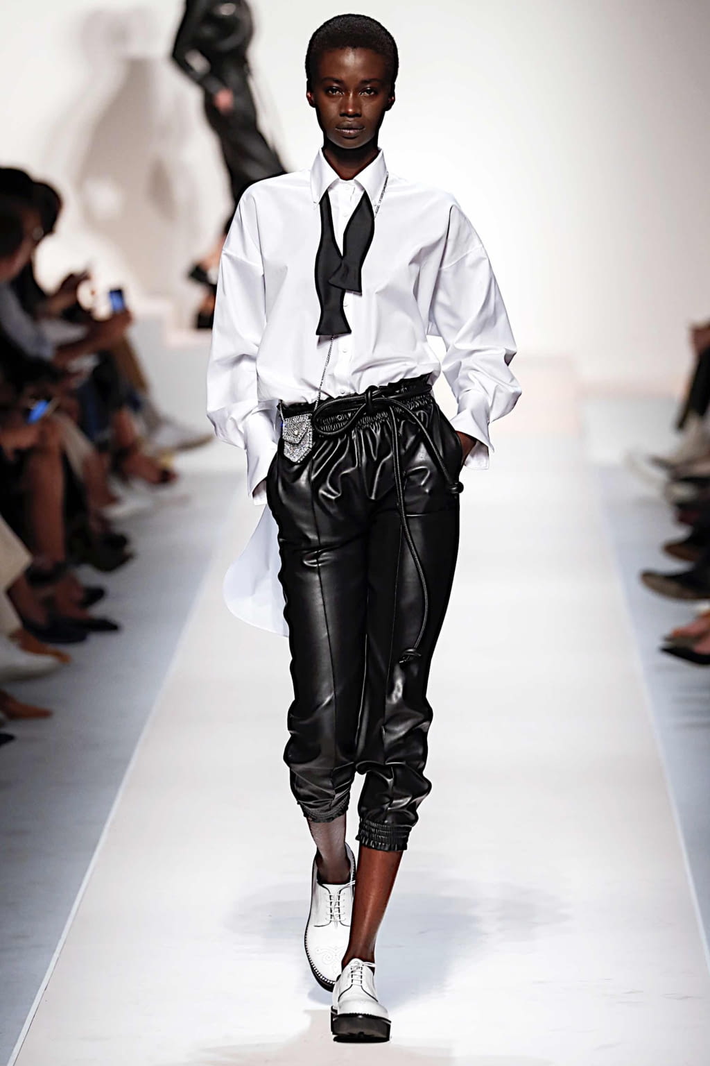 Fashion Week Milan Spring/Summer 2020 look 16 de la collection Ermanno Scervino womenswear