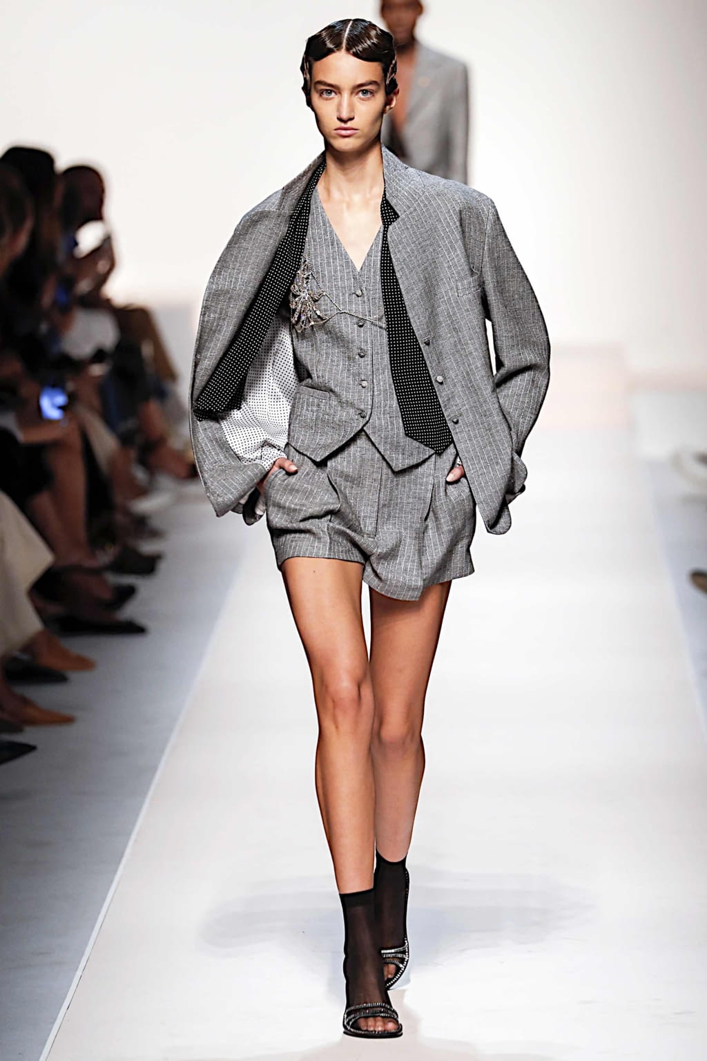 Fashion Week Milan Spring/Summer 2020 look 25 from the Ermanno Scervino collection 女装