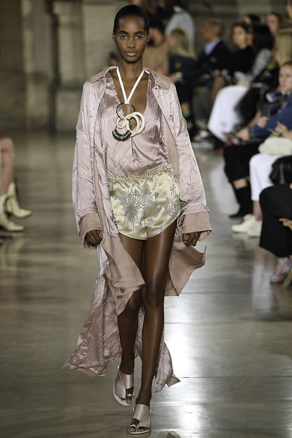 Fashion Week Paris Spring/Summer 2019 look 2 from the Esteban Cortazar collection womenswear