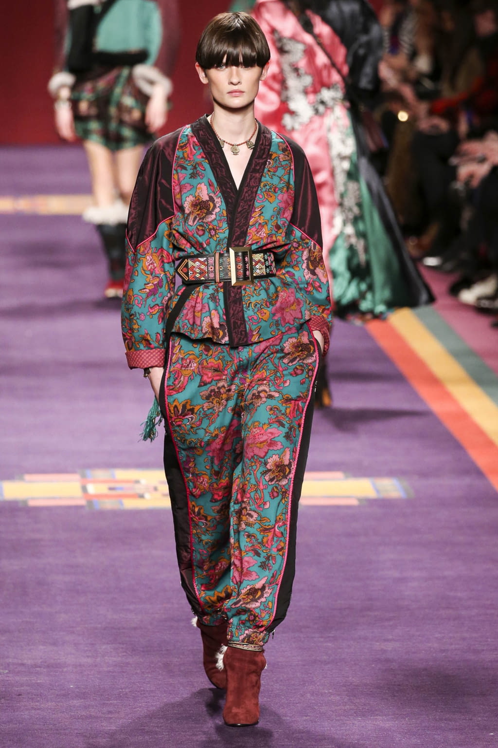 Fashion Week Milan Fall/Winter 2017 look 19 from the Etro collection 女装