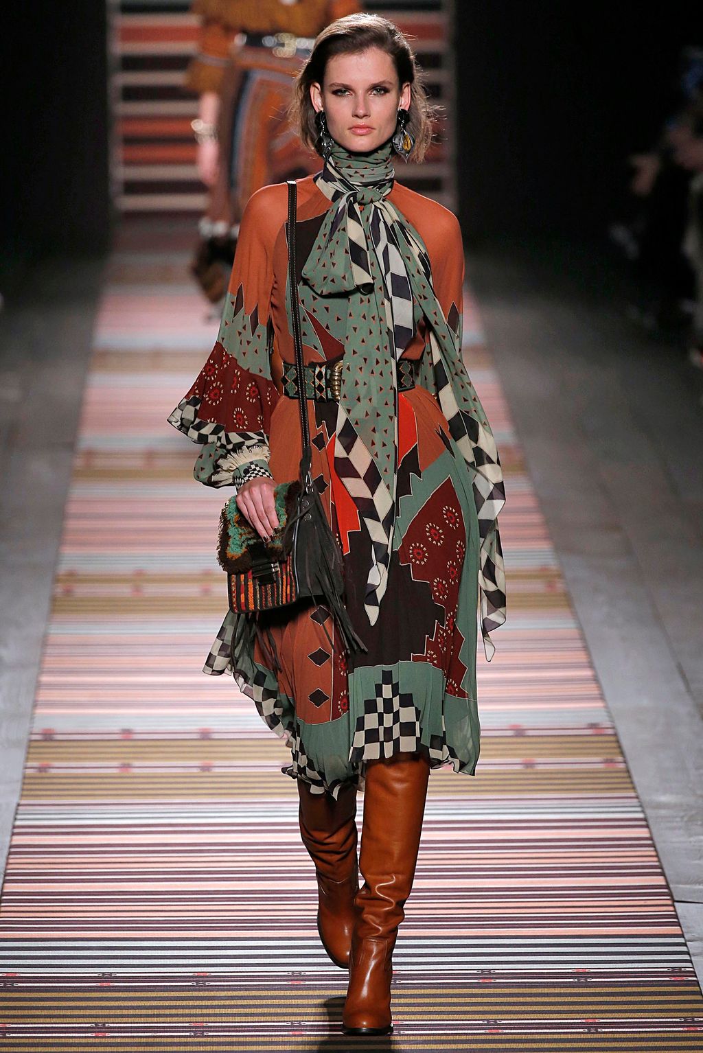 Fashion Week Milan Fall/Winter 2018 look 2 from the Etro collection womenswear