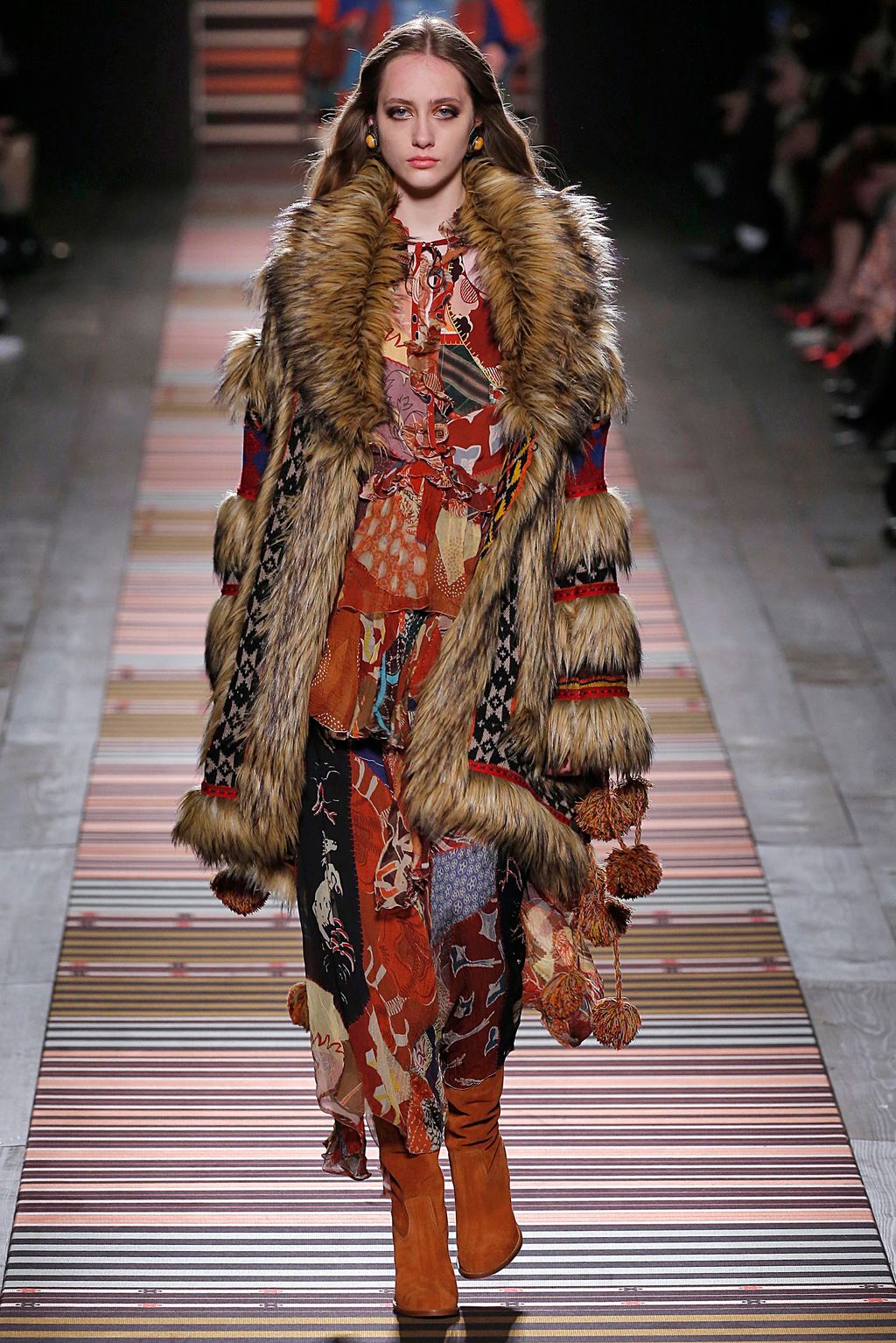 Fashion Week Milan Fall/Winter 2018 look 16 from the Etro collection 女装