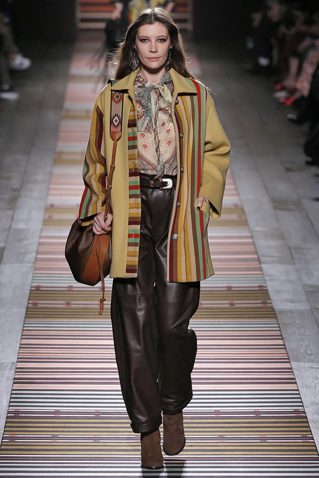 Fashion Week Milan Fall/Winter 2018 look 26 from the Etro collection womenswear