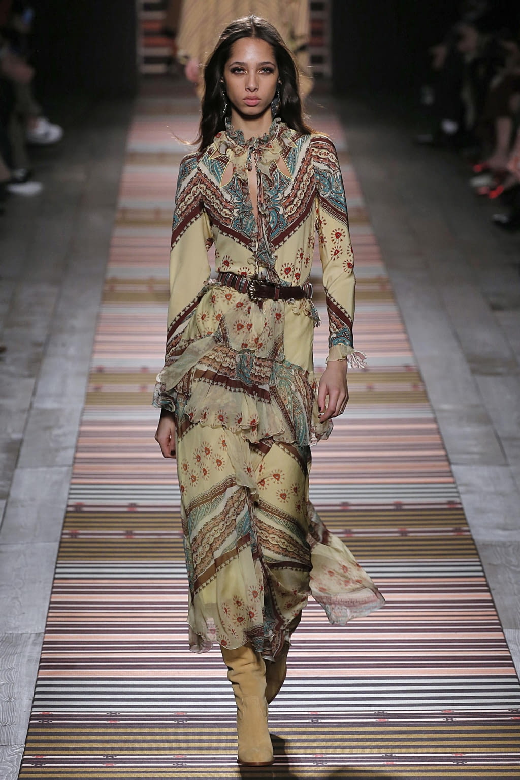 Fashion Week Milan Fall/Winter 2018 look 29 from the Etro collection womenswear