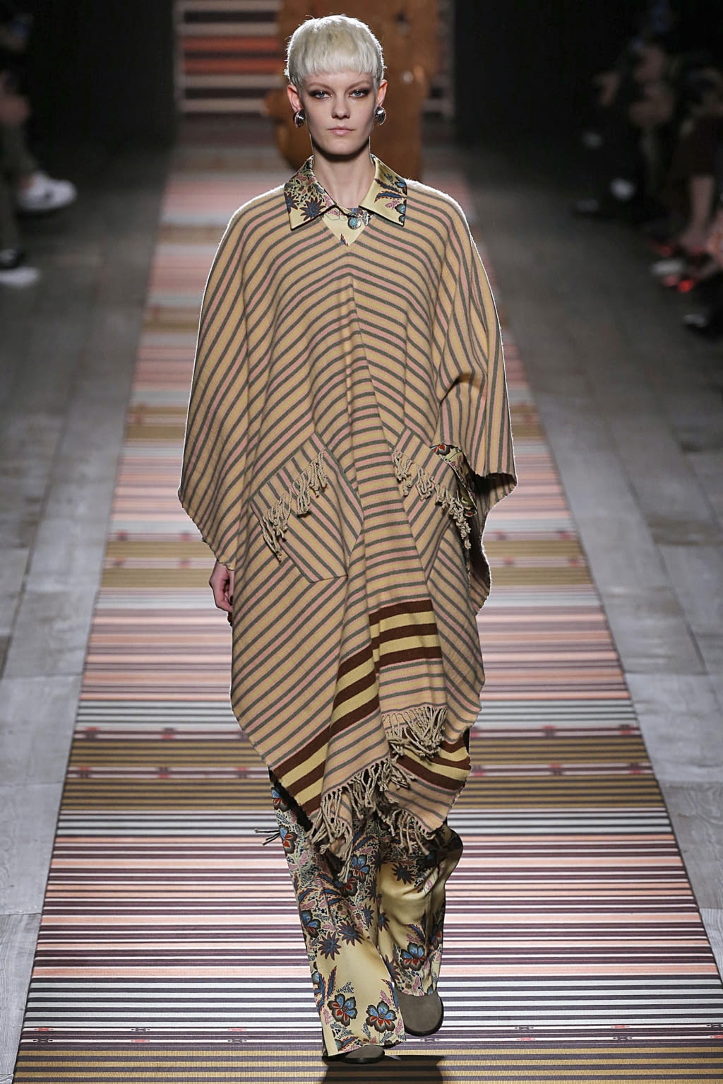 Fashion Week Milan Fall/Winter 2018 look 30 from the Etro collection womenswear