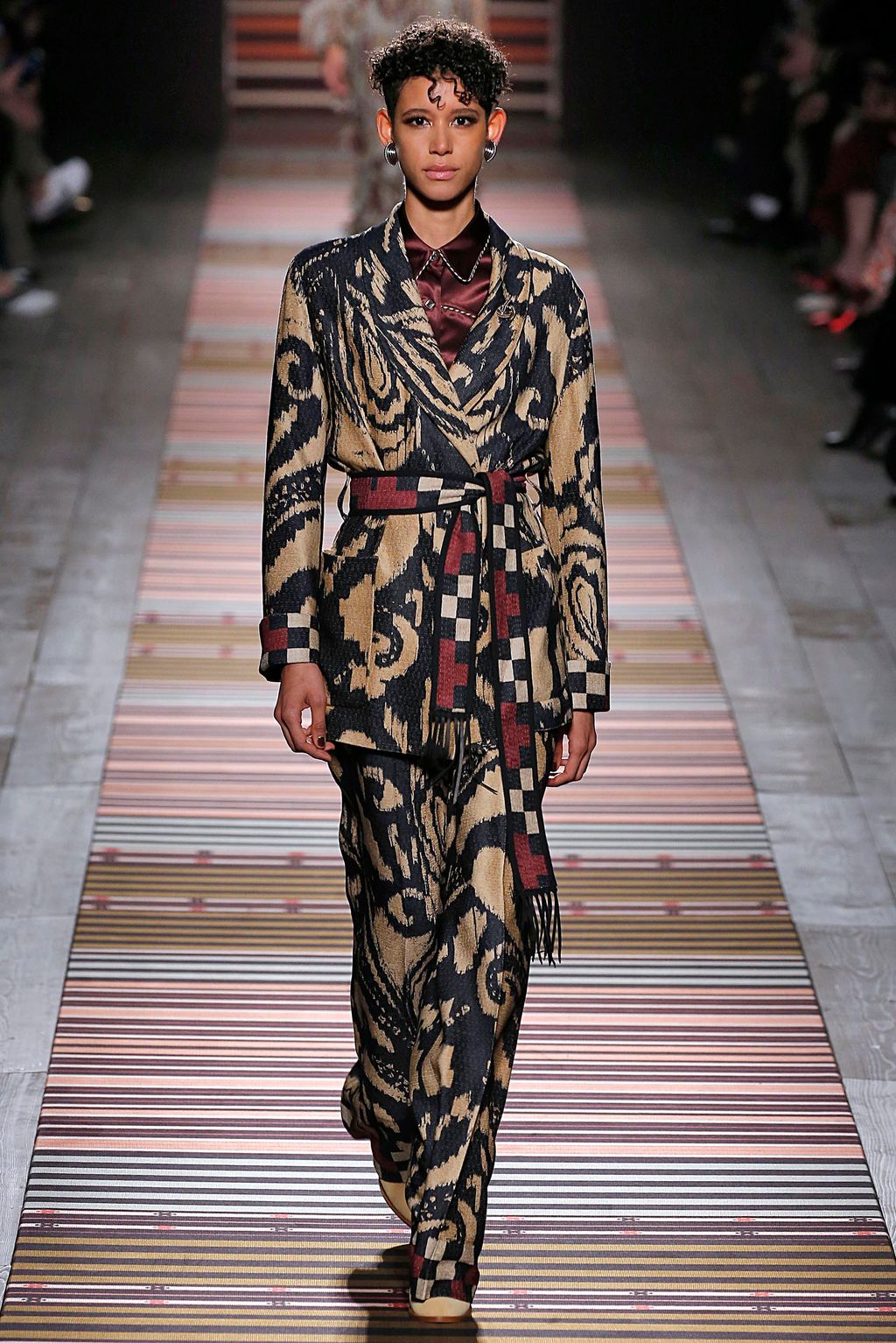 Fashion Week Milan Fall/Winter 2018 look 35 from the Etro collection 女装