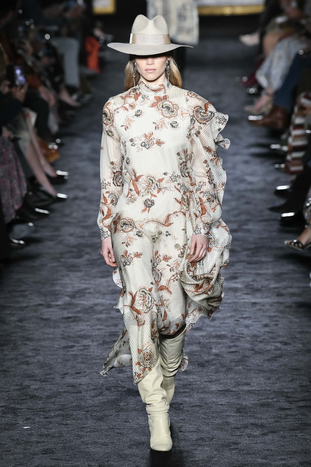 Fashion Week Milan Fall/Winter 2020 look 2 from the Etro collection womenswear