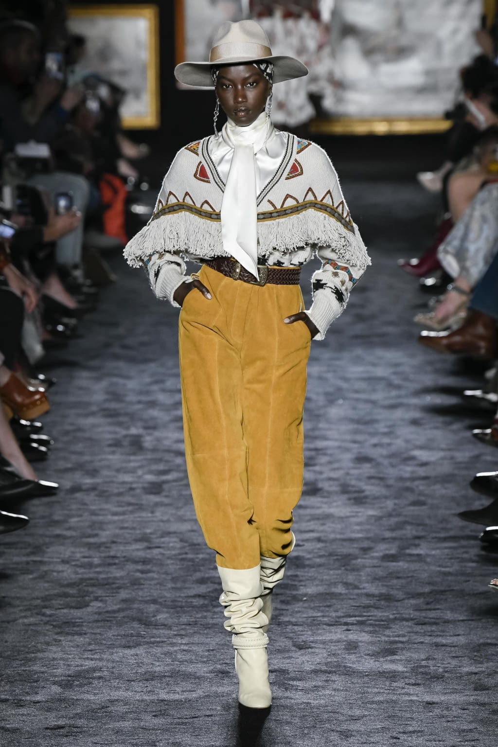 Fashion Week Milan Fall/Winter 2020 look 4 from the Etro collection 女装