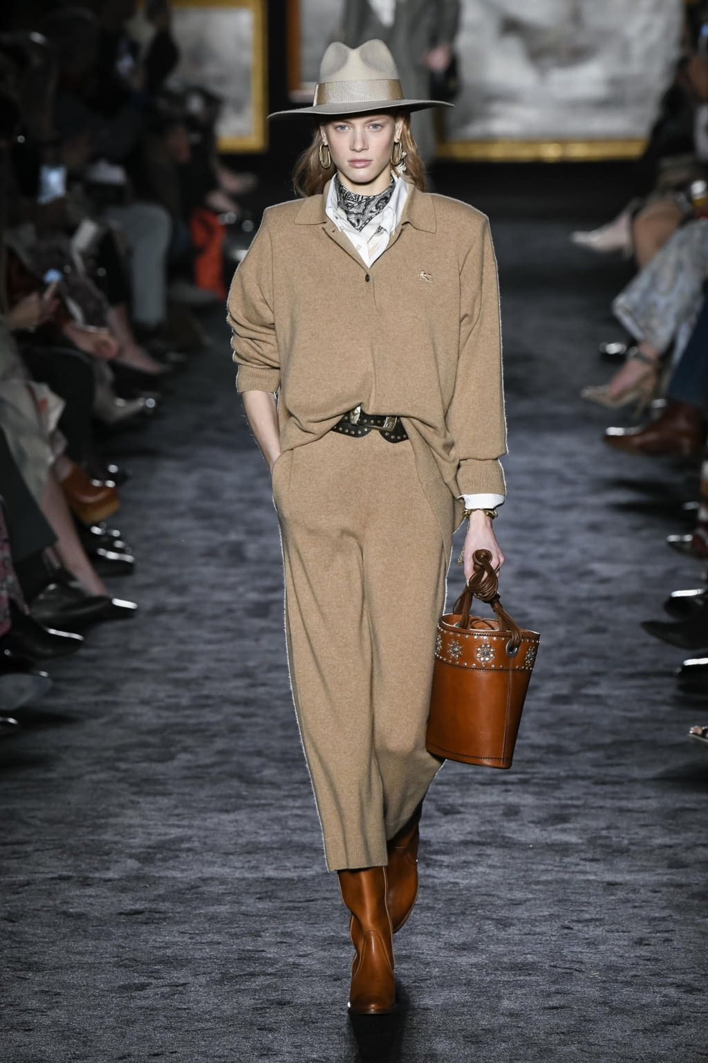 Fashion Week Milan Fall/Winter 2020 look 12 from the Etro collection 女装