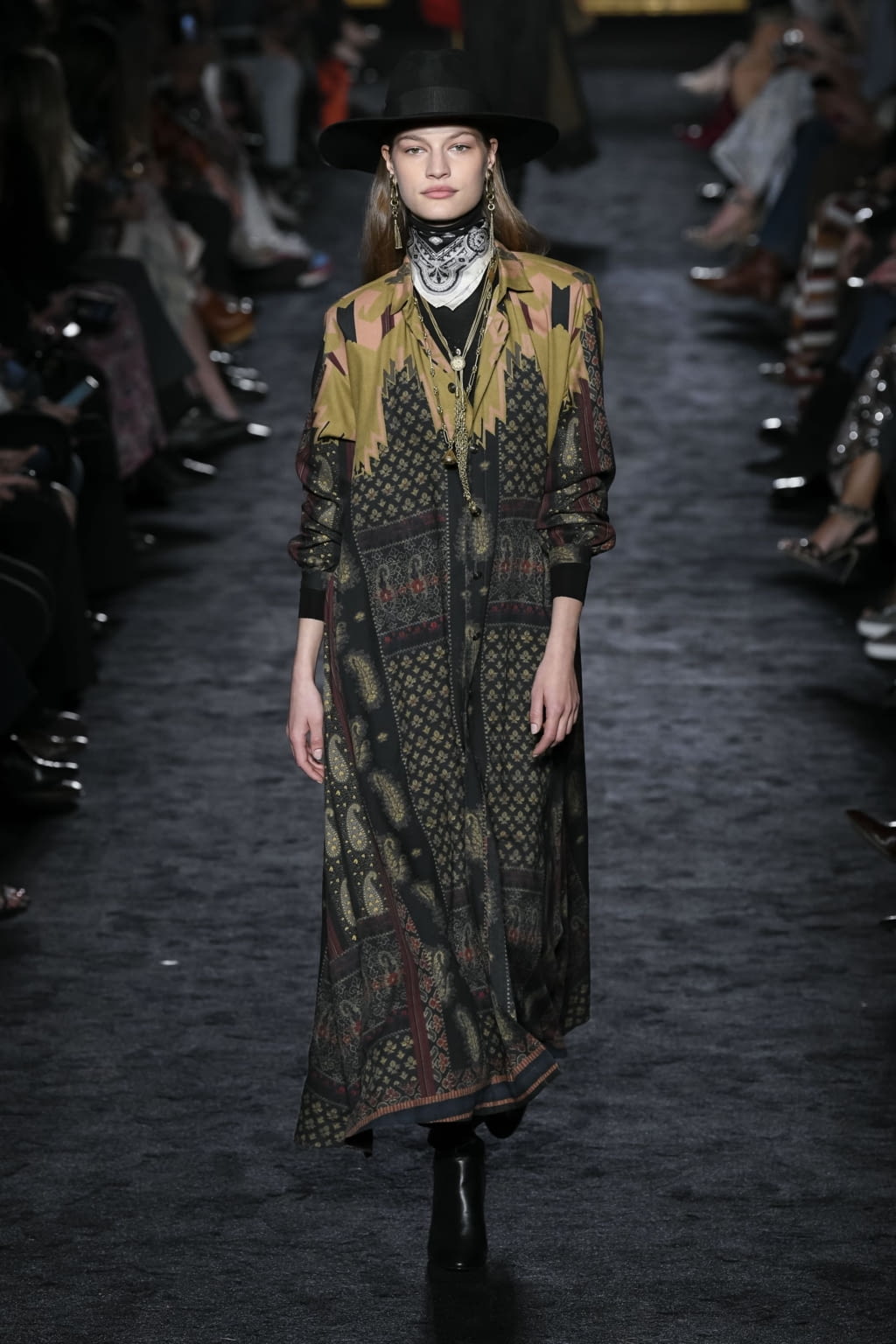 Fashion Week Milan Fall/Winter 2020 look 16 de la collection Etro womenswear