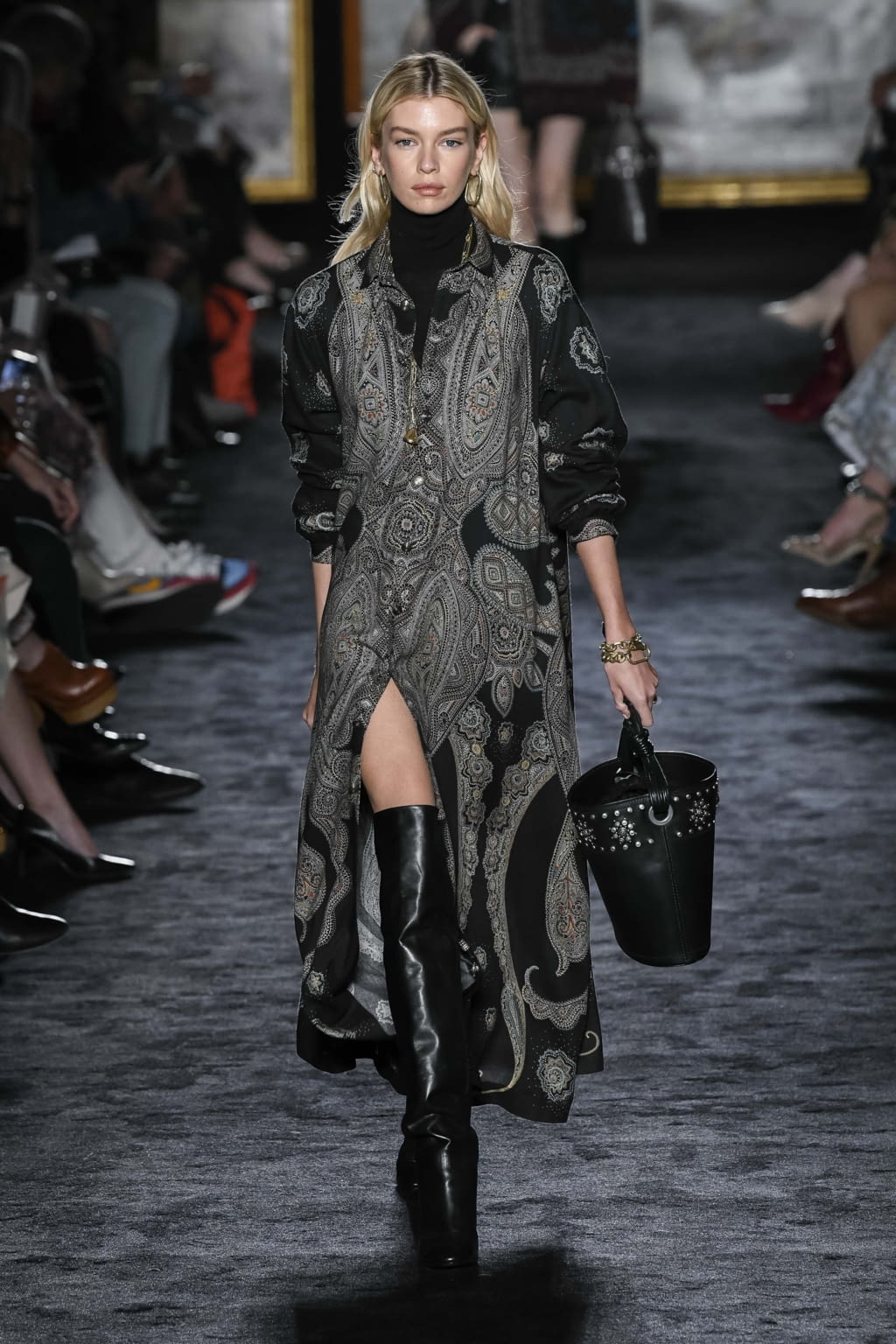 Fashion Week Milan Fall/Winter 2020 look 27 from the Etro collection 女装