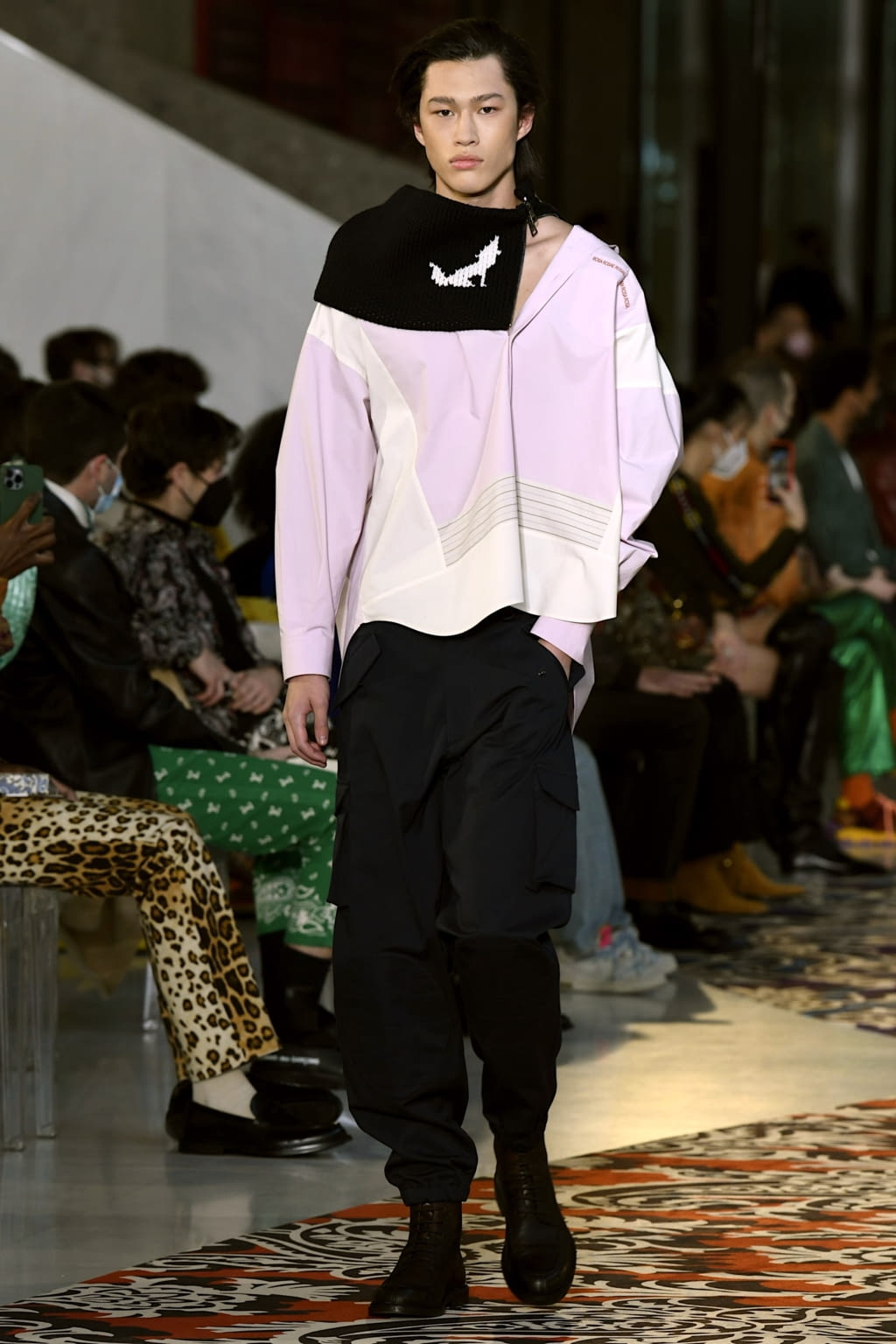 Fashion Week Milan Fall/Winter 2022 look 21 de la collection Etro menswear