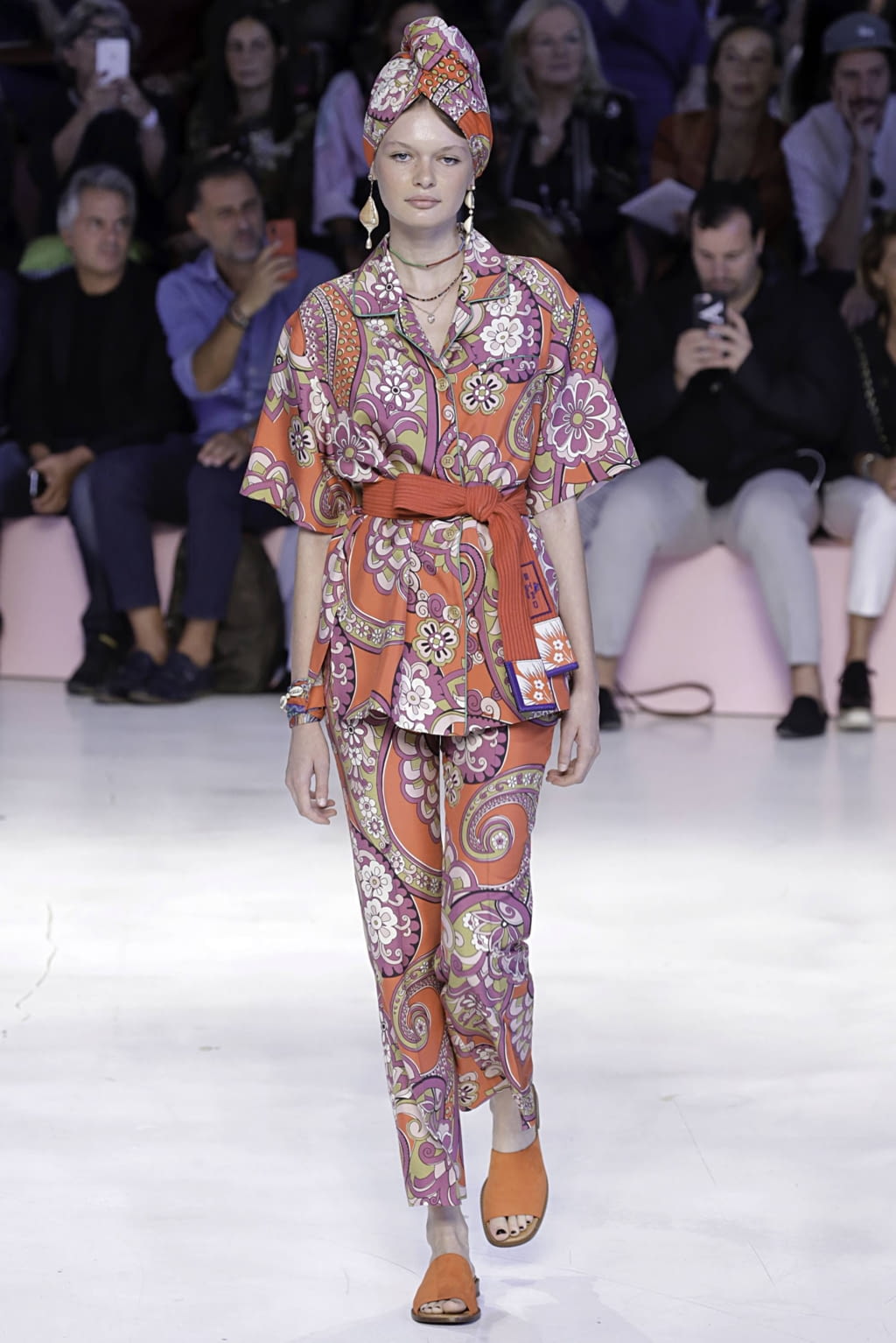 Fashion Week Milan Spring/Summer 2019 look 5 from the Etro collection womenswear