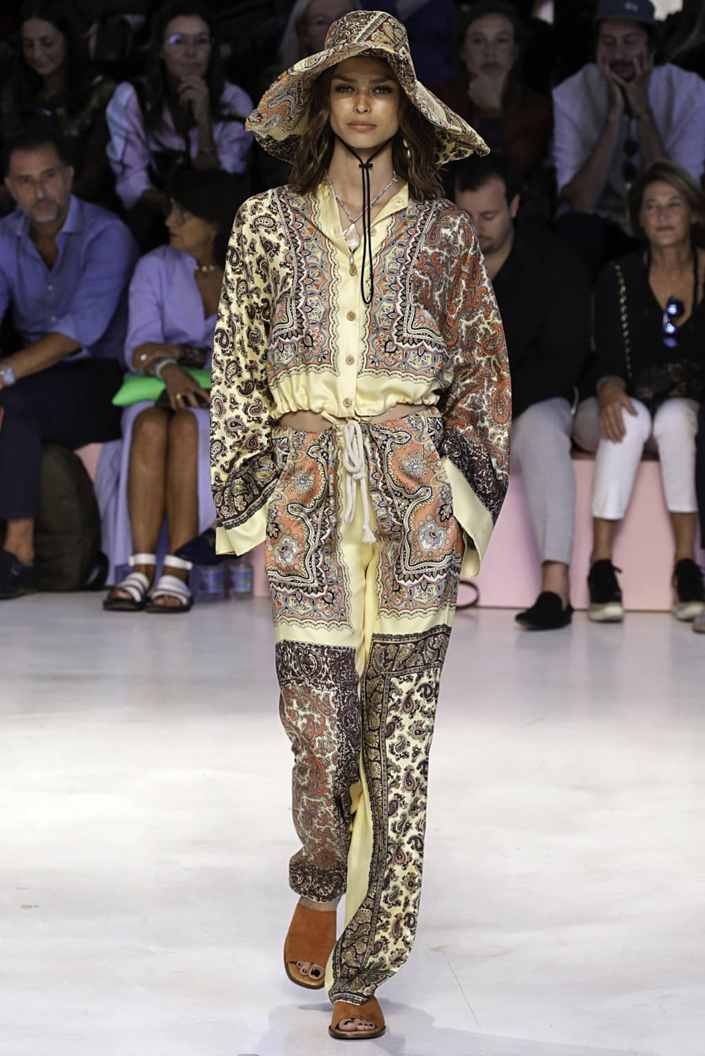 Fashion Week Milan Spring/Summer 2019 look 43 from the Etro collection womenswear