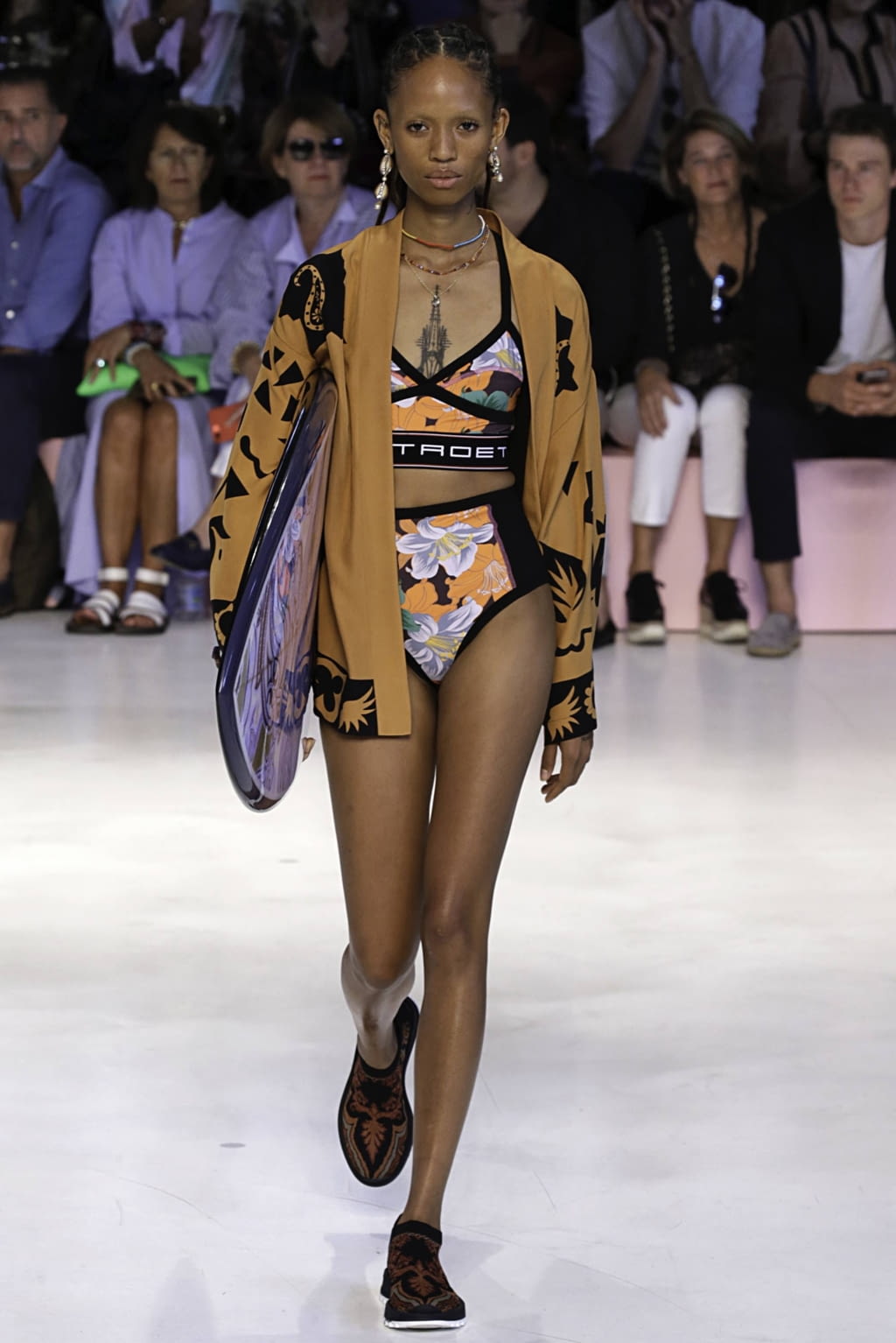 Fashion Week Milan Spring/Summer 2019 look 48 from the Etro collection 女装