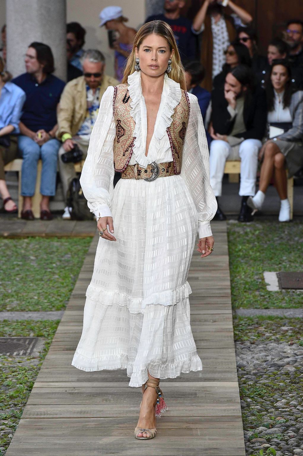 Fashion Week Milan Spring/Summer 2020 look 1 from the Etro collection womenswear