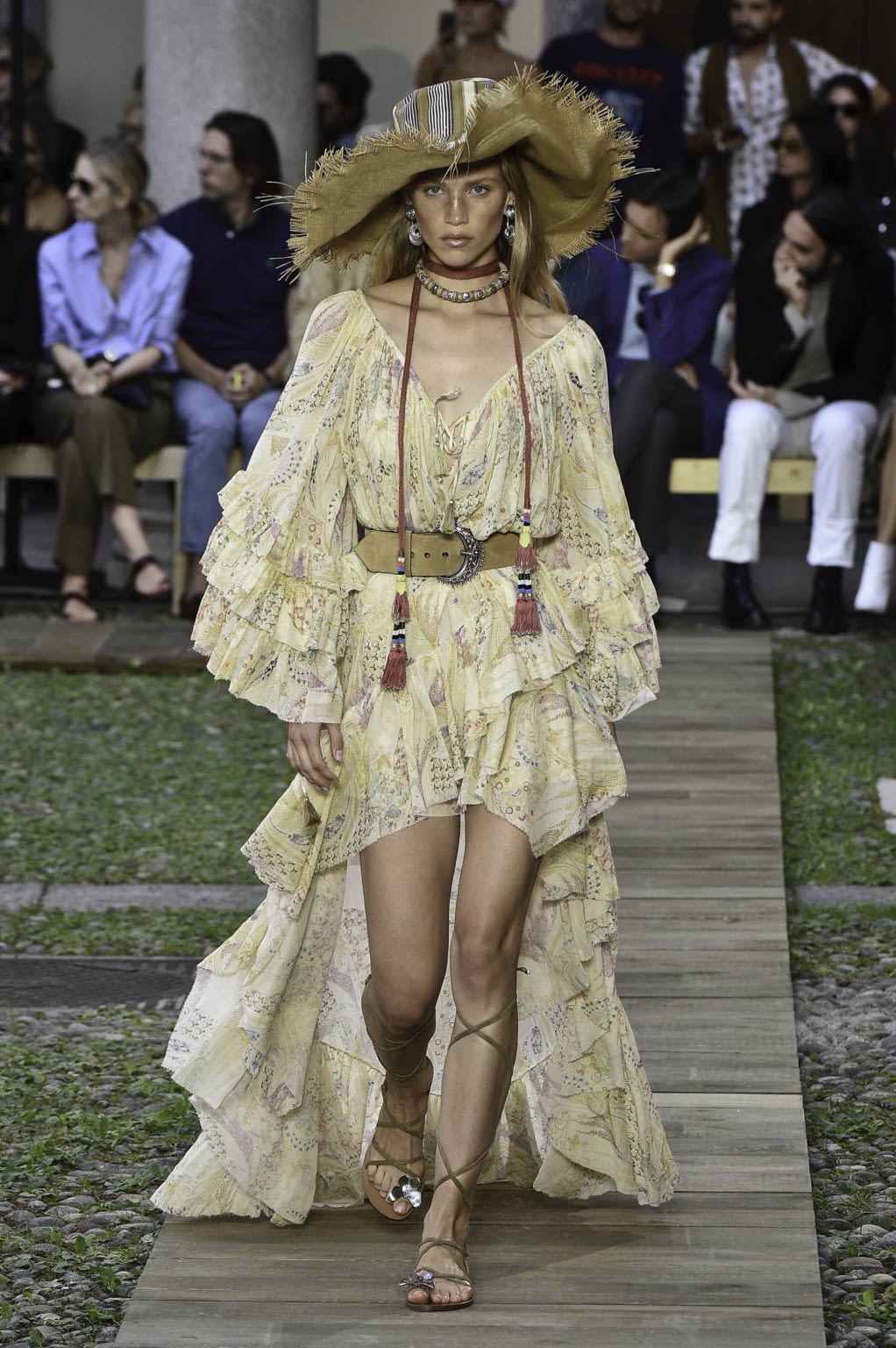 Fashion Week Milan Spring/Summer 2020 look 2 from the Etro collection 女装