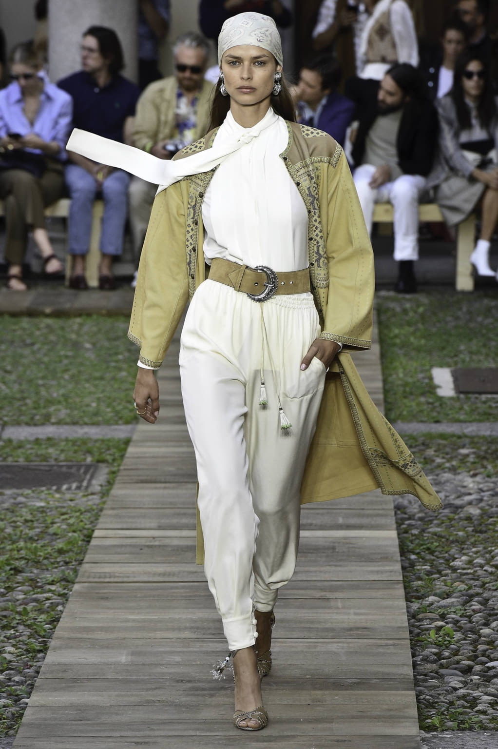Fashion Week Milan Spring/Summer 2020 look 12 from the Etro collection 女装