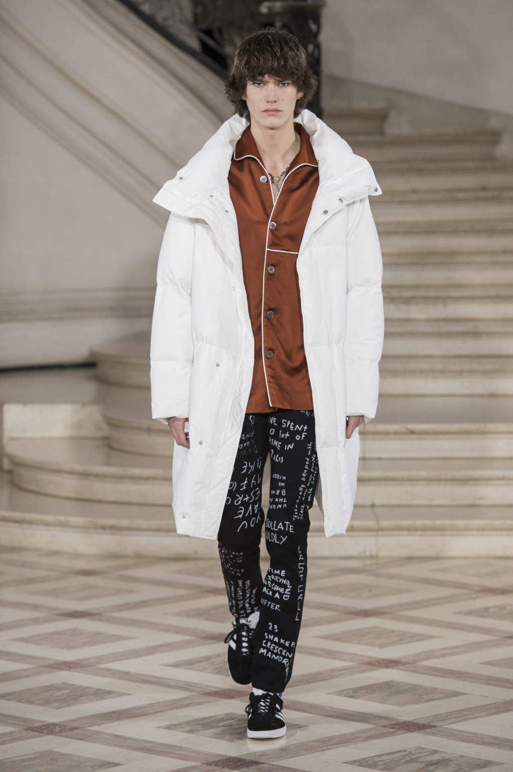 Fashion Week Paris Fall/Winter 2017 look 27 from the Études collection 男装