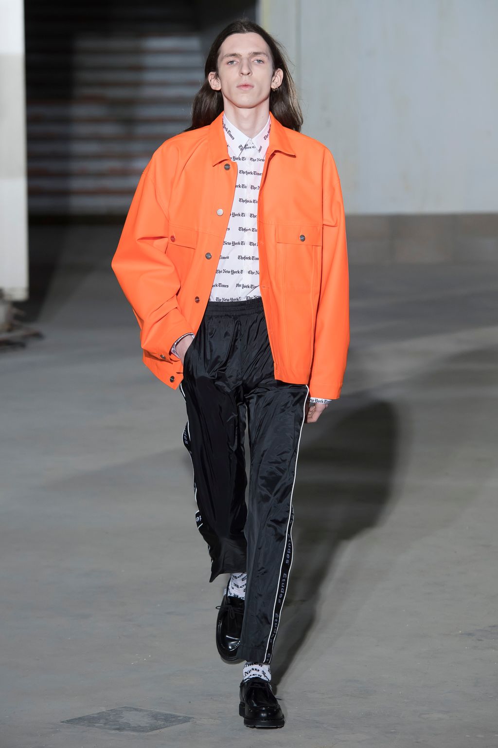 Fashion Week Paris Fall/Winter 2018 look 26 from the Études collection 男装