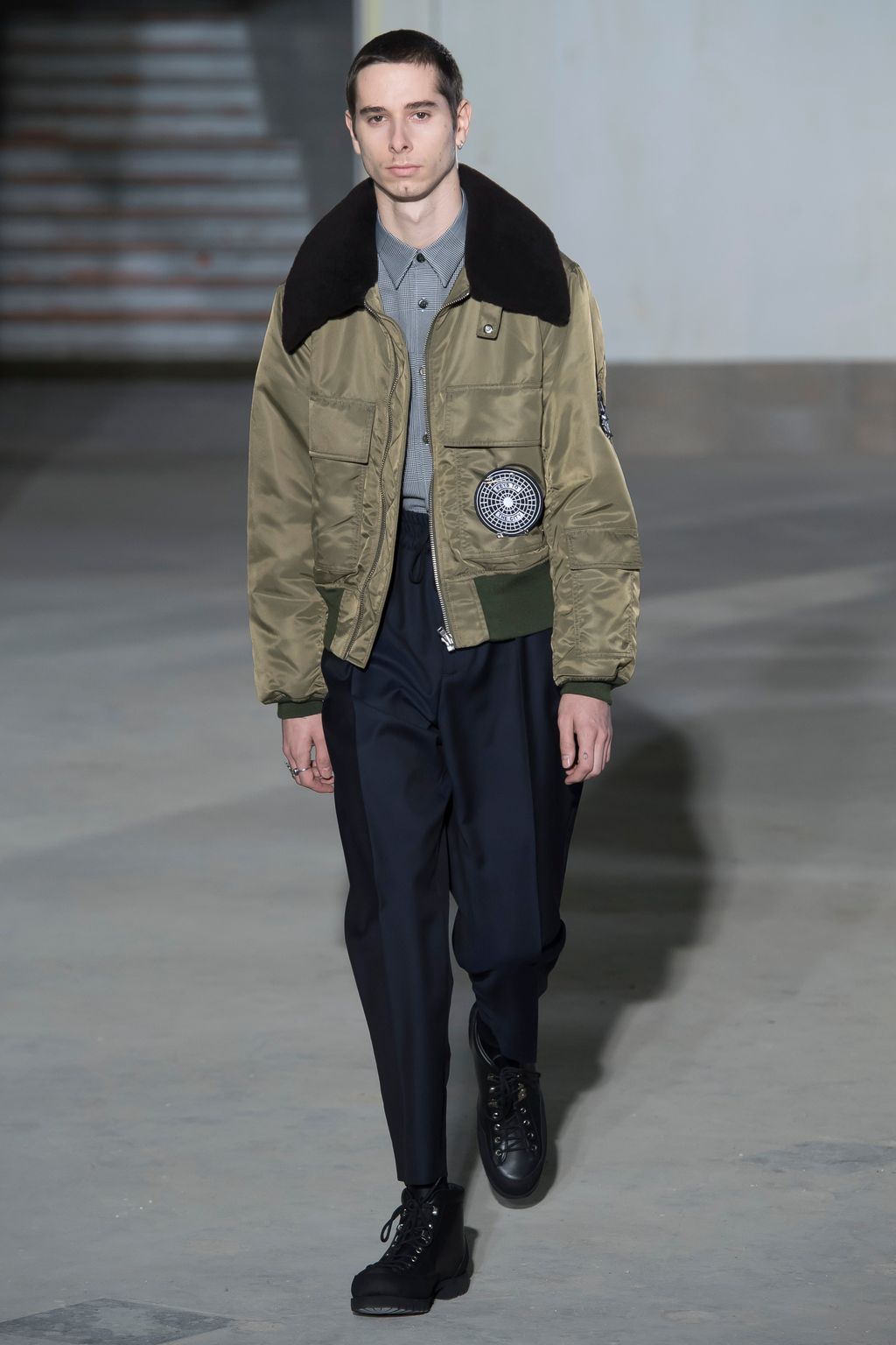 Fashion Week Paris Fall/Winter 2018 look 30 from the Études collection menswear