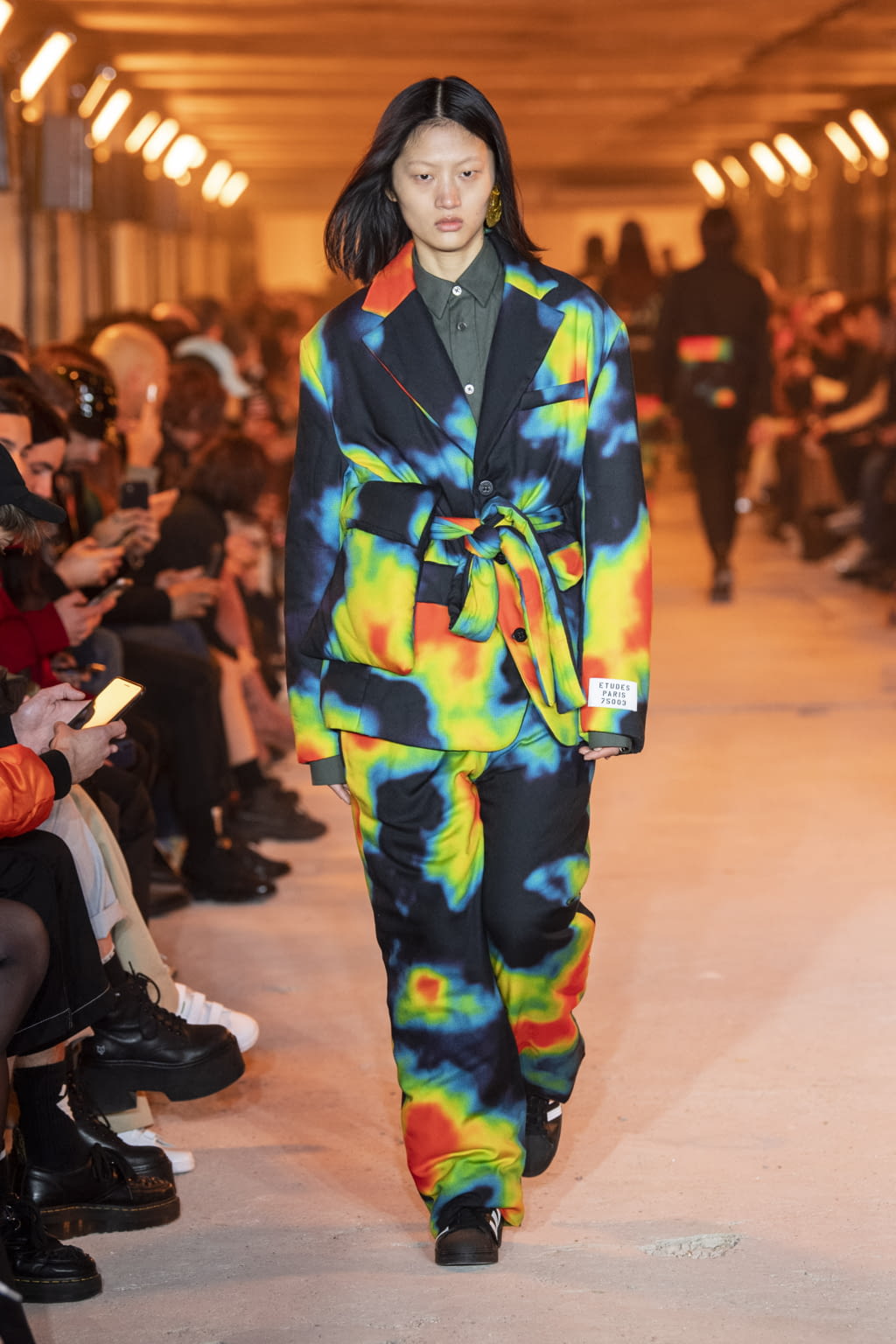 Fashion Week Paris Fall/Winter 2020 look 42 from the Études collection 男装
