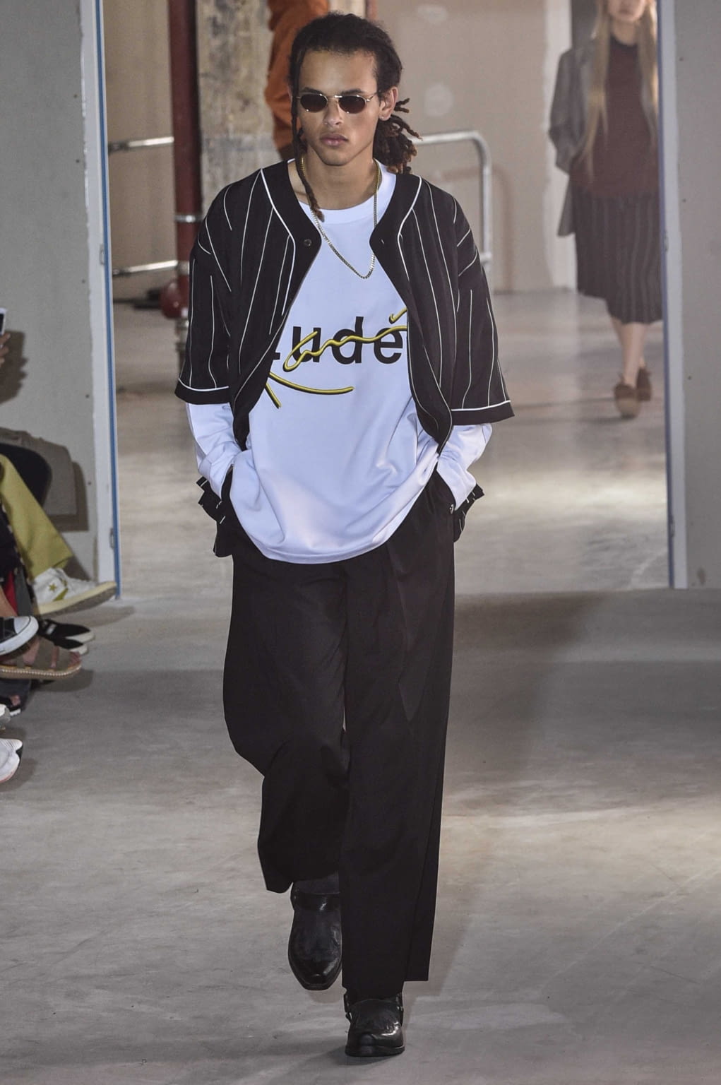 Fashion Week Paris Spring/Summer 2019 look 35 from the Études collection 男装