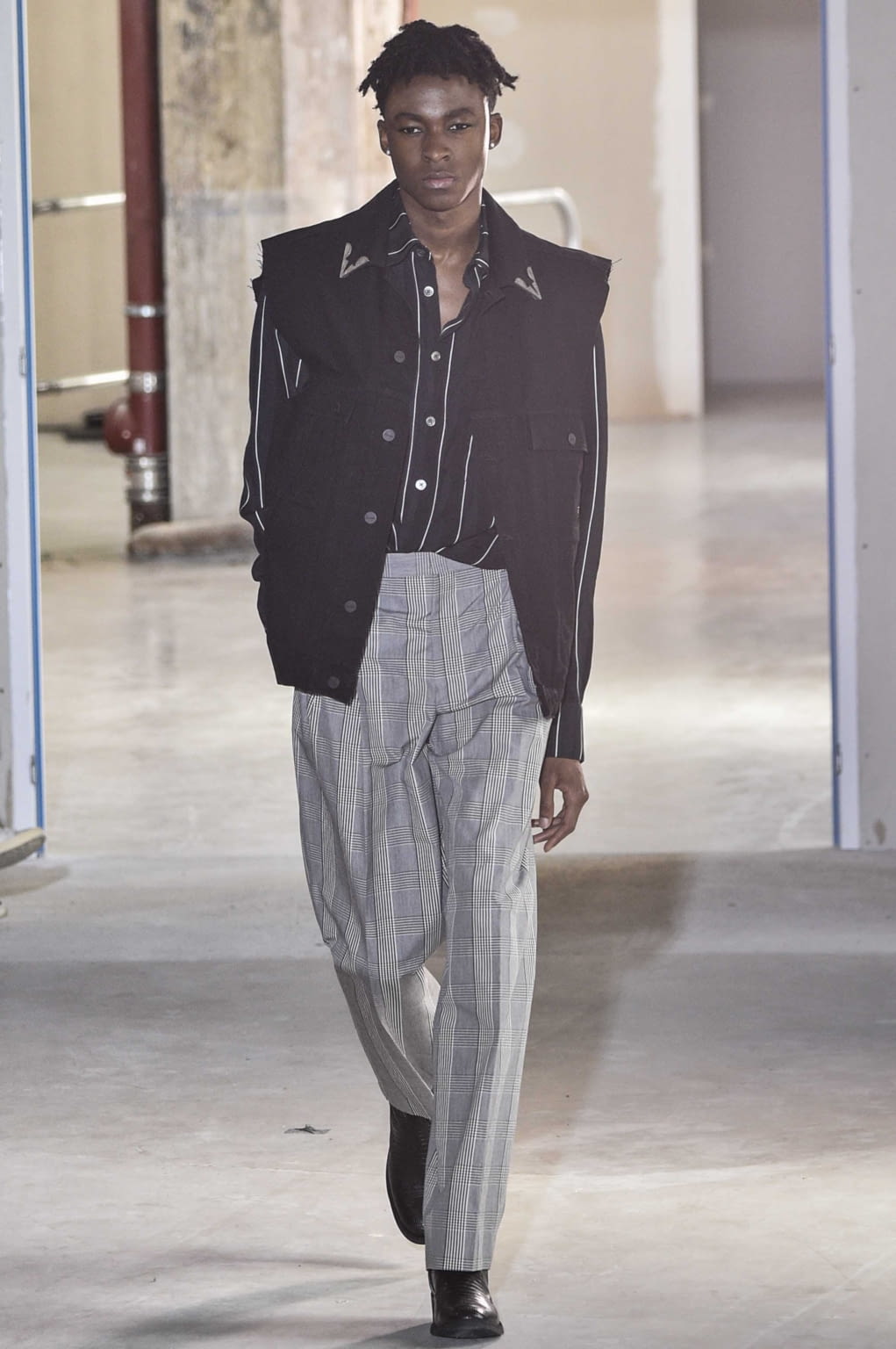 Fashion Week Paris Spring/Summer 2019 look 37 from the Études collection menswear